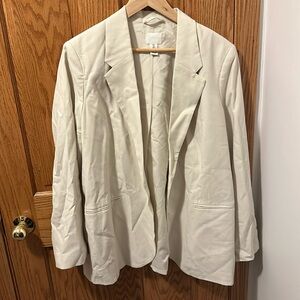 NWOT H&M cream blazer with shoulder pads- never worn size Large